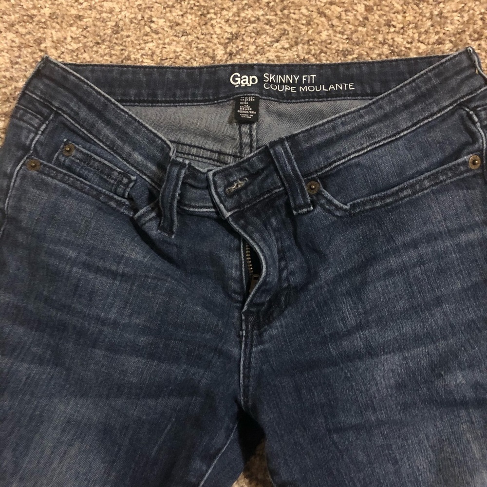 2 jeans with a price of 1:Hollister and Gap.